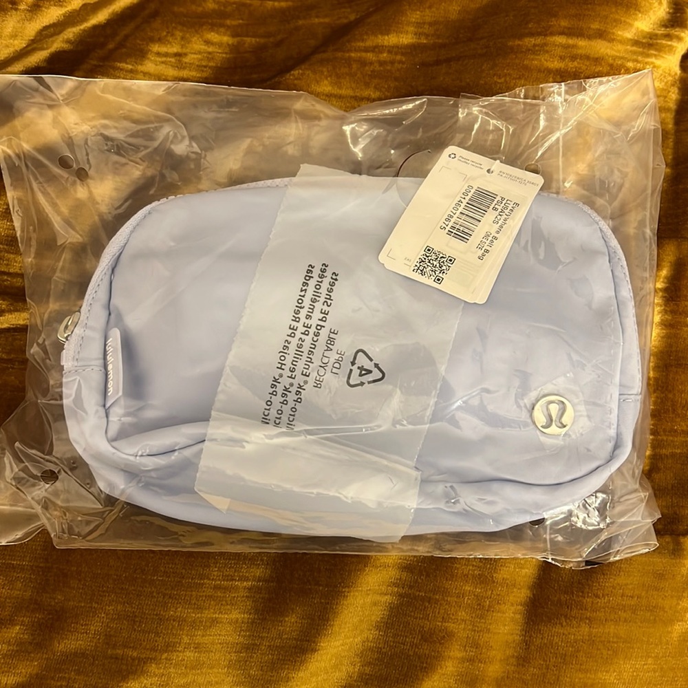 Lululemon Everywhere Belt Bag